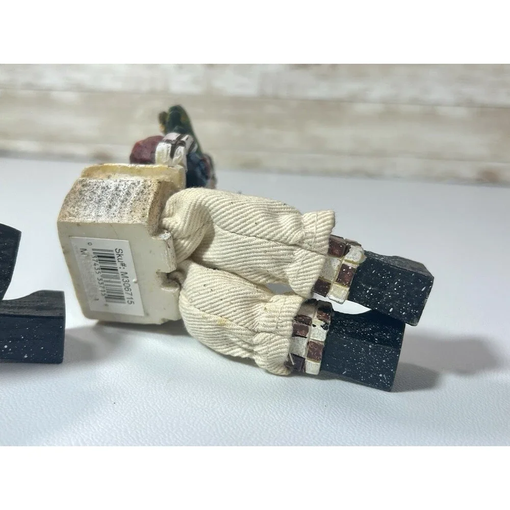Set Rustic Sitting Wood Santa Figurines Plaid Metal Wire Folk Art Ornament Decor
